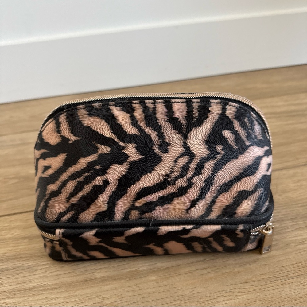NEIMAN MARCUS Tiger Print Cosmetics Case Make Bag NEW
